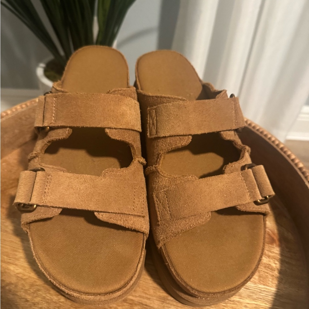 UGG Goldenstar Hi Slide Sandal